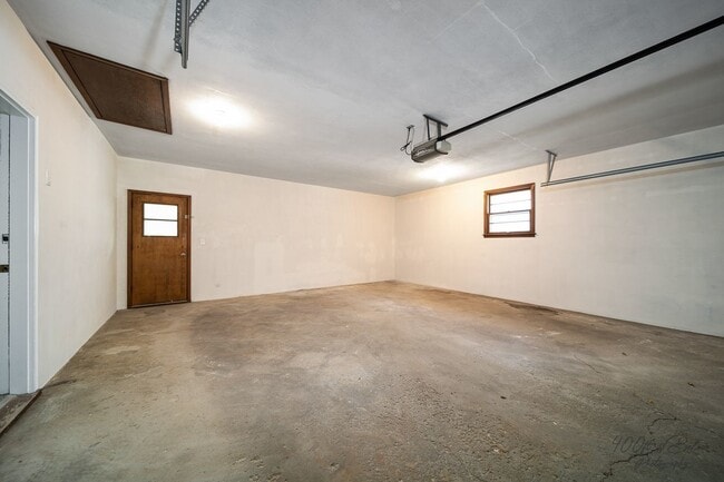 Building Photo - 4576 Pepper Dr
