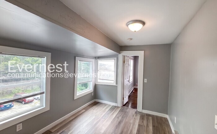 Building Photo - 32 Woodlawn Dr
