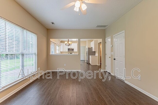 Building Photo - 8 Cotter Ln