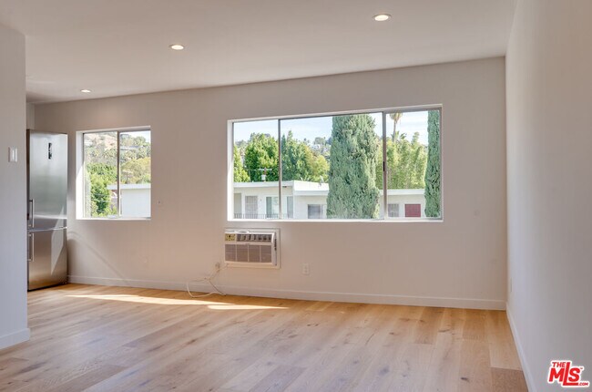 Building Photo - 5935 Chula Vista Way