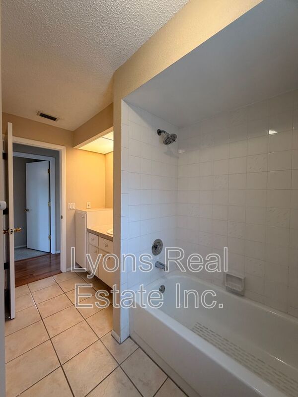 Building Photo - 25043 Palisade Rd