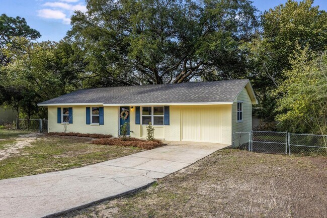 Primary Photo - 506 Forrest Ct
