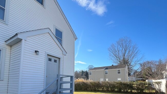 Building Photo - 650 S Pine Creek Rd