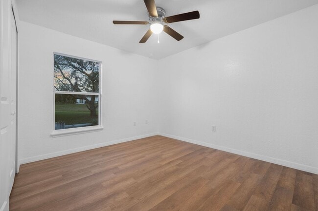 Building Photo - Updated 4 bed 2 bathroom home