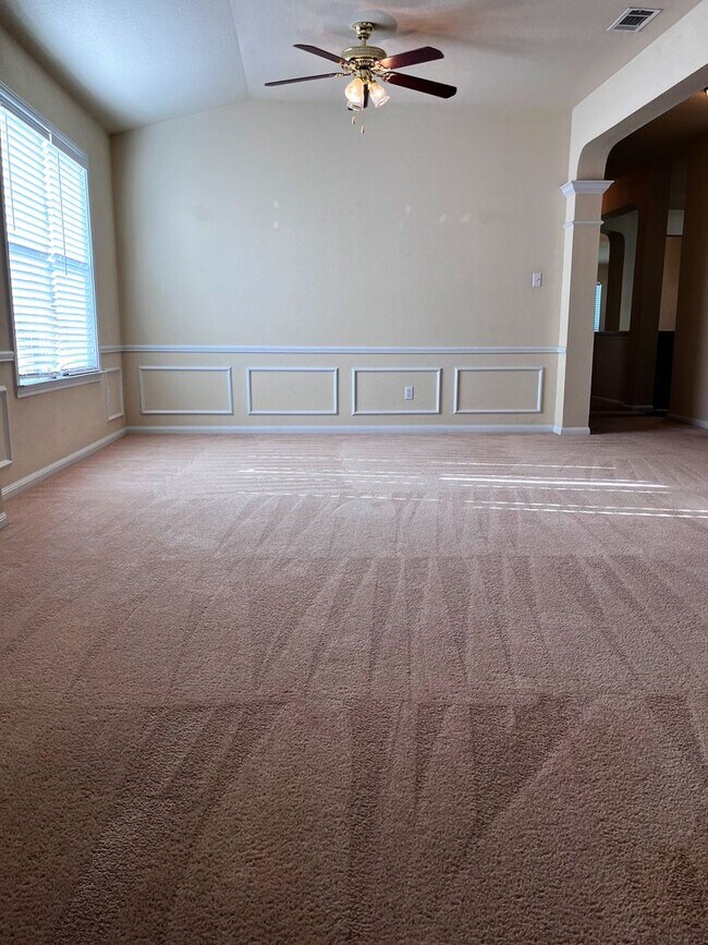 Building Photo - Available NOW!!!! Beautiful 1 story, 4 bedroom, 2 bath, 2 car garage home with a privacy fenced y...