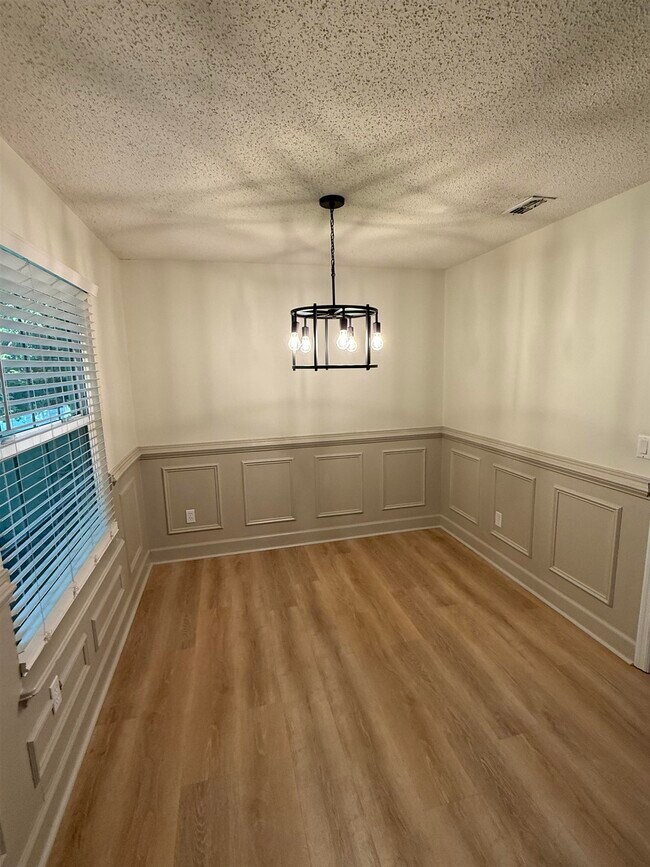 Building Photo - 4305 Snoopy Ln