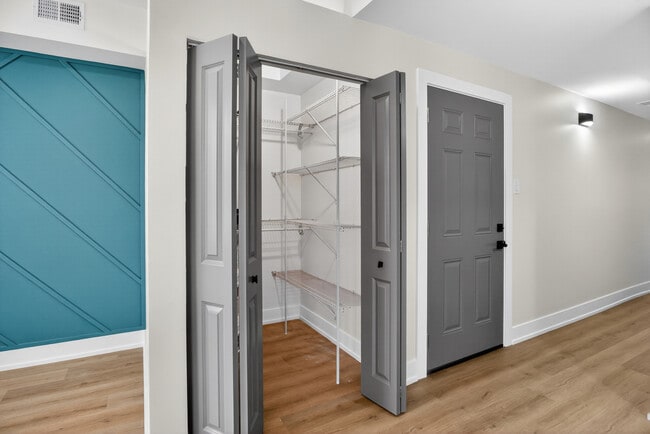 Building Photo - 4622 S Calumet Ave