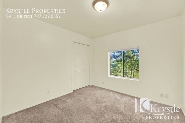 Building Photo - 136 Frisbie St