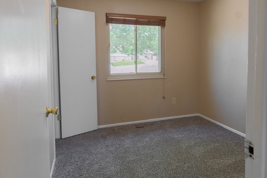 Building Photo - 2617 Montebello Dr W