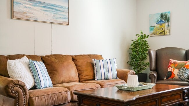 Building Photo - 14 Sanchez Ave