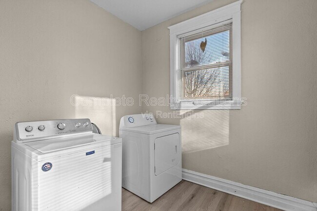 Building Photo - 4102 California Ave