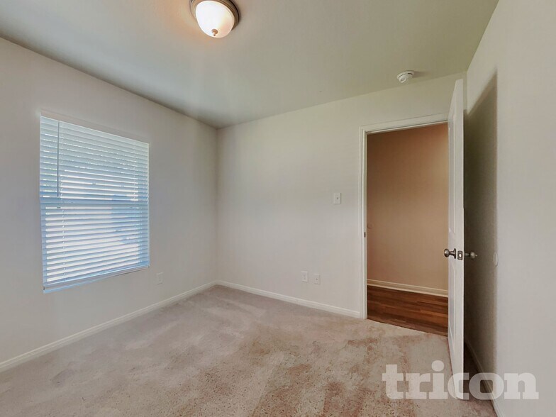 Building Photo - 15672 Del Norte Dr