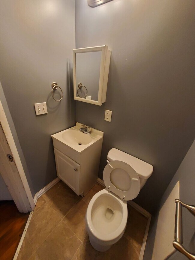 Interior Photo - 3368-3374 N Booth St 6 unit