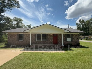 Building Photo - 6709 Old Hwy 90