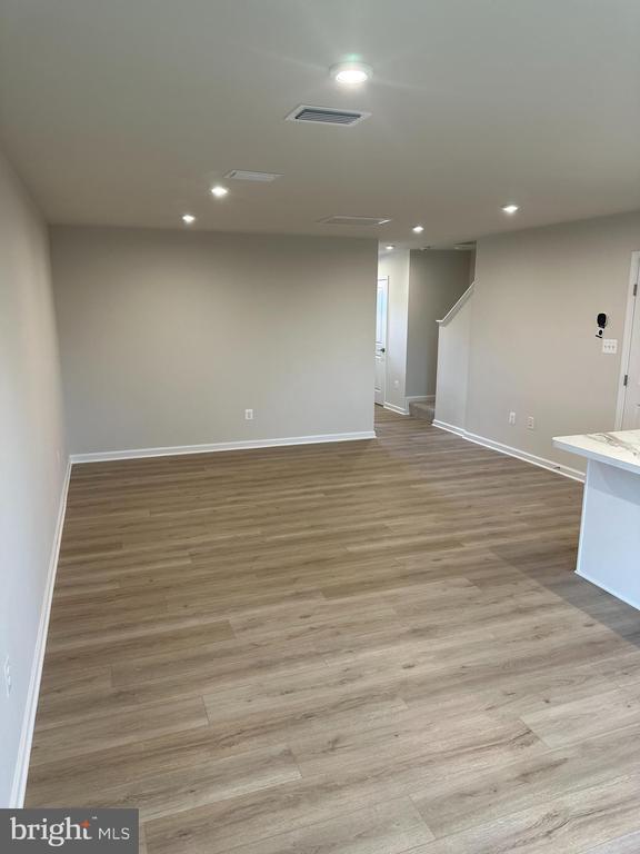 Building Photo - 645 Laurelwood Cir