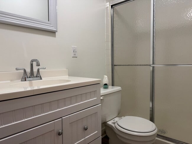 Building Photo - Updated Townhome in Willow Wood Near 120th & Blondo!