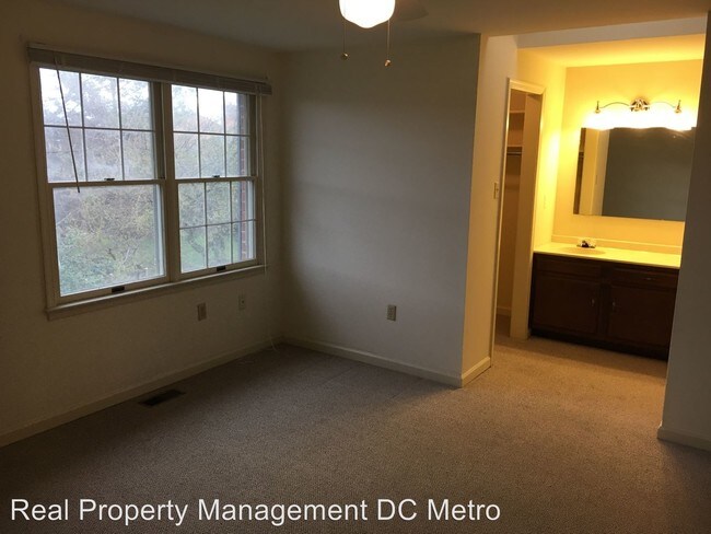 Building Photo - 8024 Hollow Reed Ct