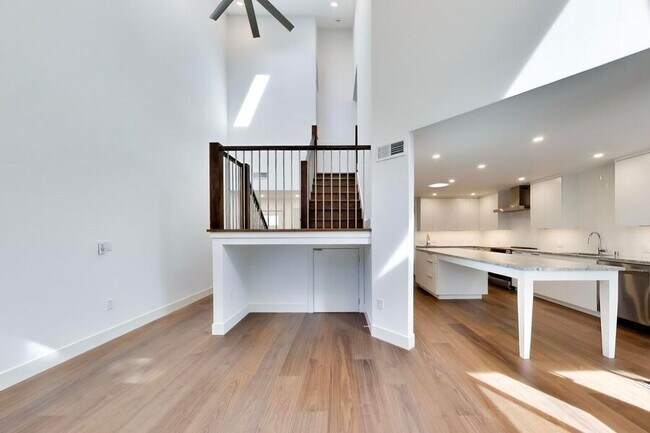 Building Photo - 4017 San Francisco Terrace