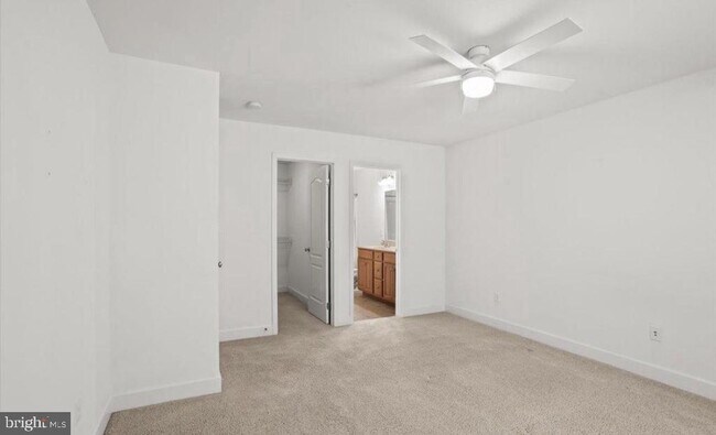 Building Photo - 10 Lenox Ct