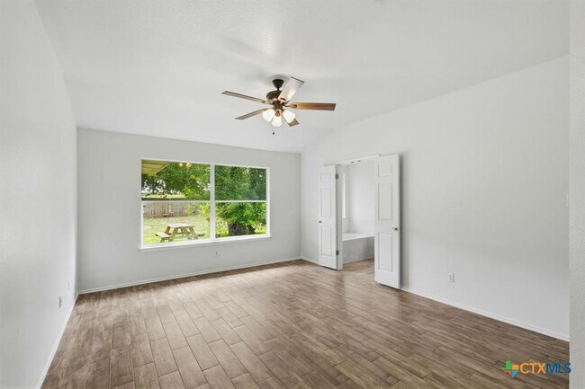 Building Photo - 1005 Rolling Ridge Dr