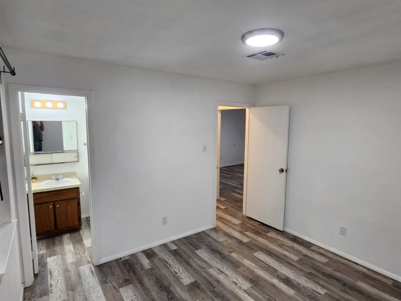 Building Photo - 5900 S Sunset Ave