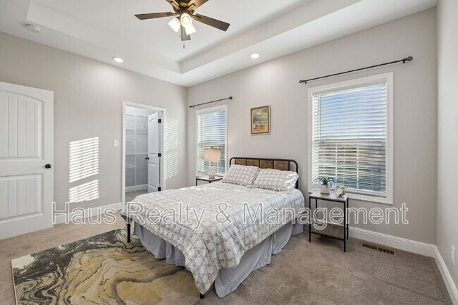 Building Photo - 207 Bedford Ct
