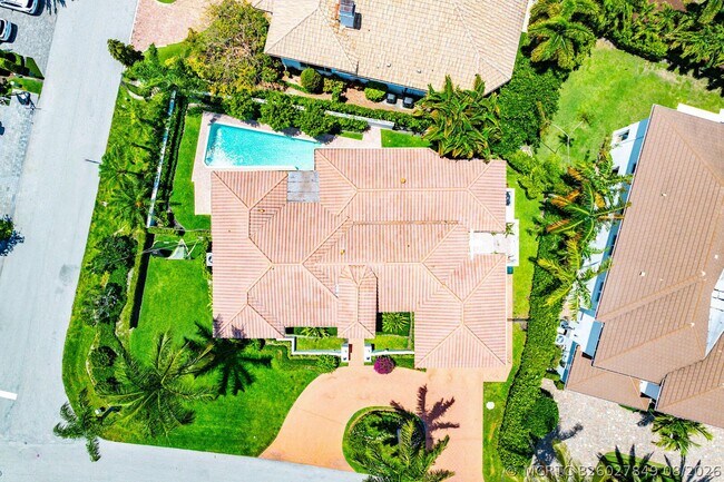 Building Photo - 1251 Thatch Palm Dr