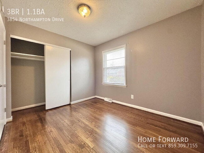 Building Photo - 3854 Northampton Dr