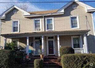 Building Photo - Two Bedroom Two Story Townhome Close to th...