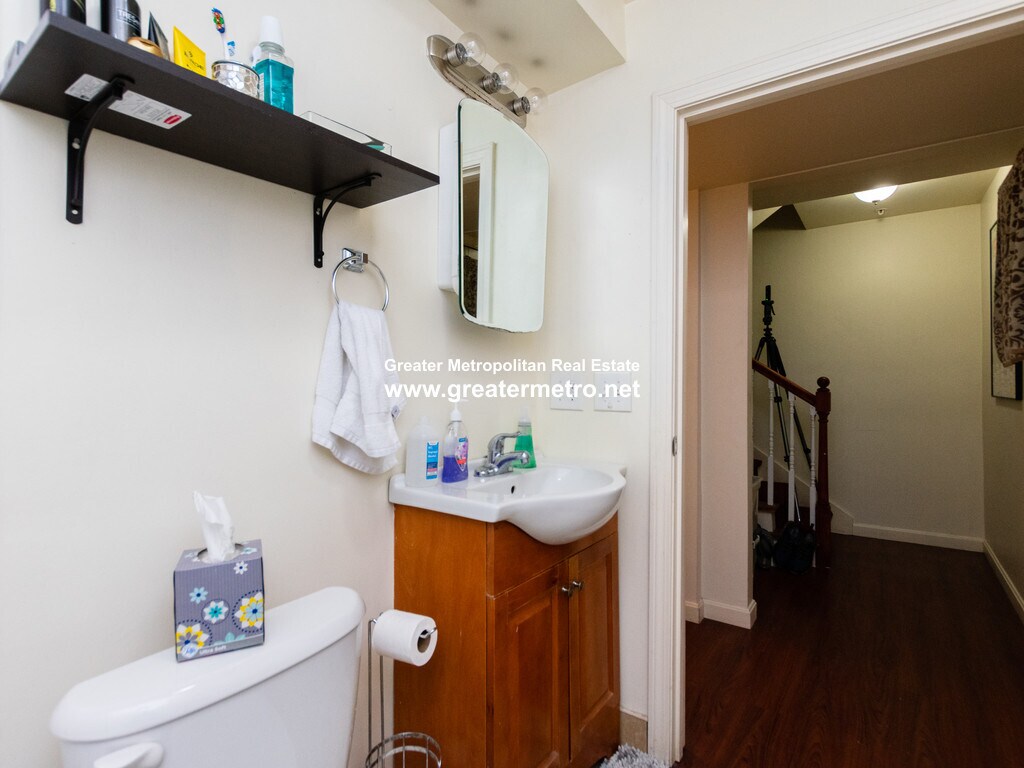 Building Photo - 41 Chelsea St