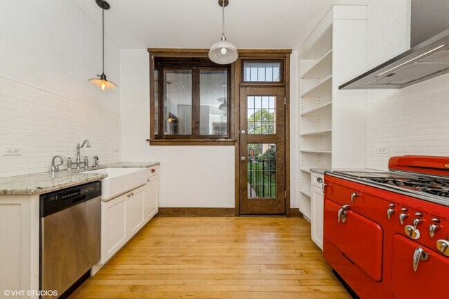 Building Photo - 5656 S Dorchester Ave
