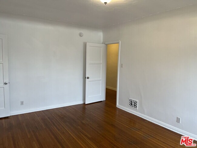 Building Photo - 1045 S Crescent Heights Blvd