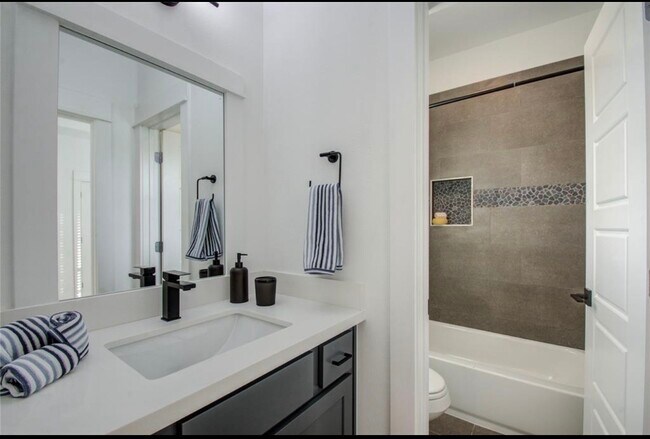 Building Photo - 778 W Tidwell Rd