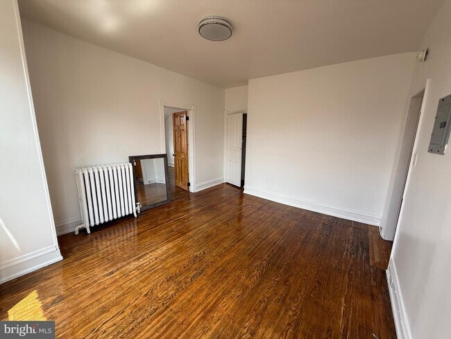 Building Photo - 911 N 42nd St