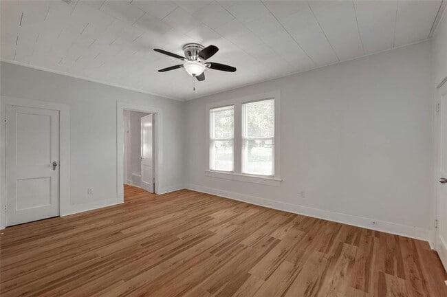 Building Photo - 1102 Hackberry St