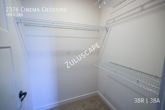 Building Photo - 1331 E Berry St