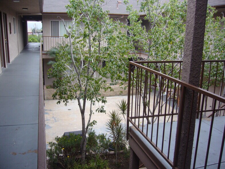 Building Photo - 11948 Hart St