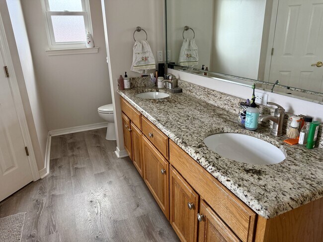 Building Photo - 4693 Ridge Pointe Dr