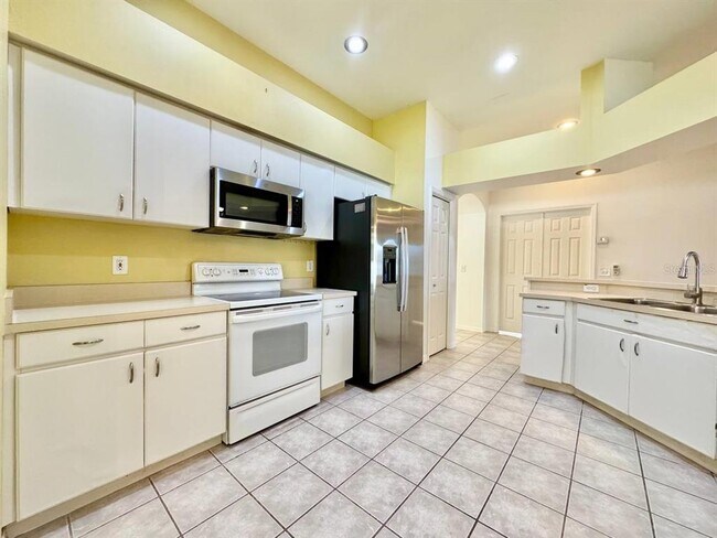 Building Photo - 22537 Roderick Dr