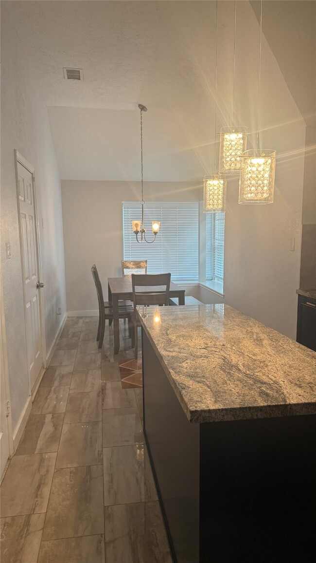 Building Photo - 6018 Beaconridge Dr