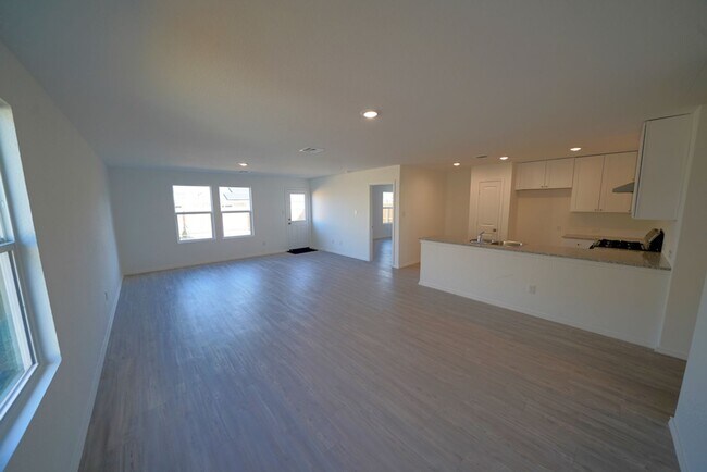 Building Photo - Like-New Home Now Available For Rent in Converse, TX! Realtor Commission offered: $600