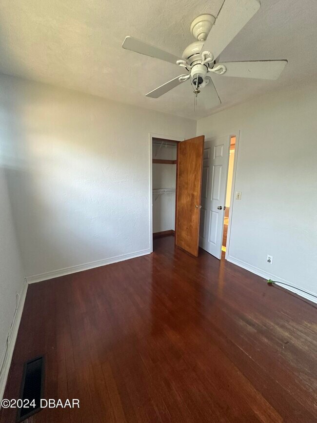 Building Photo - 736 White St