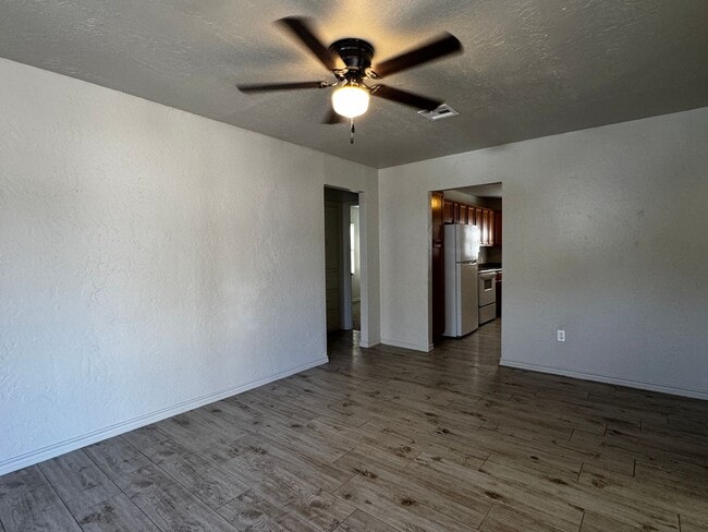 Building Photo - 1804 NW Hoover Ave