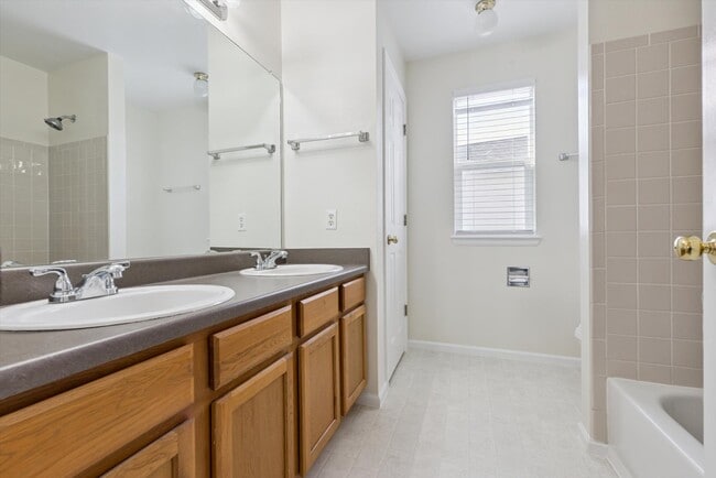 Building Photo - 4952 Tarcoola Ln