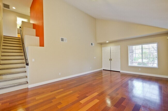 Building Photo - Awesome 3 Bedroom  Home Near Rivermark Plaza!