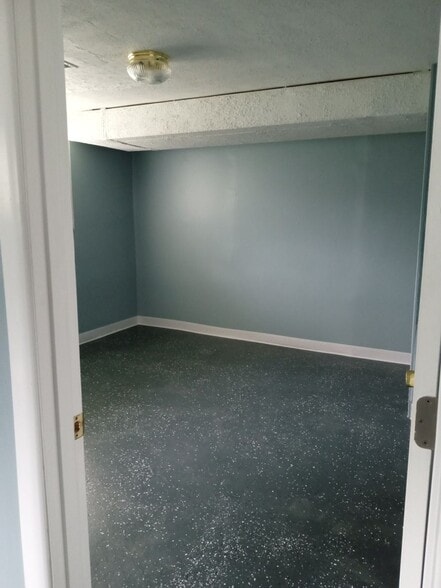 Building Photo - 2049 N Kilpatrick Ave