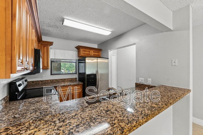 Building Photo - 1543 Lake Crystal Dr