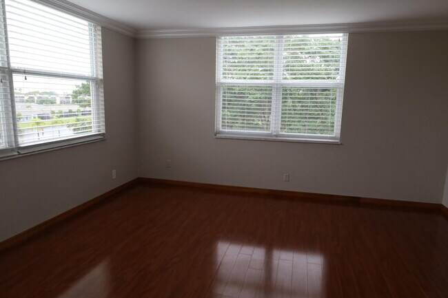 Building Photo - 14623 Bonaire Blvd