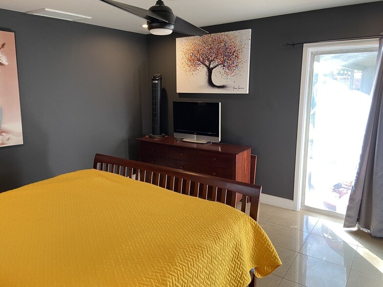 Building Photo - 6613 E Belleview St