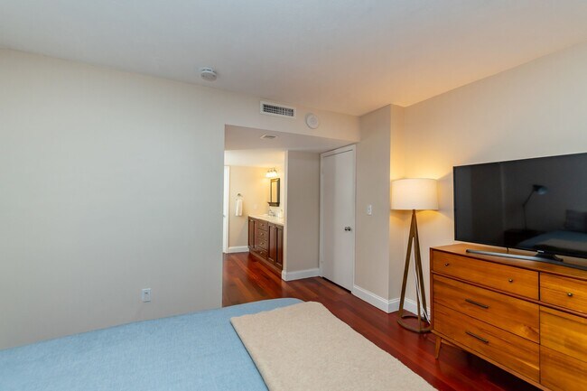 Building Photo - 199 Ocean Ln Dr